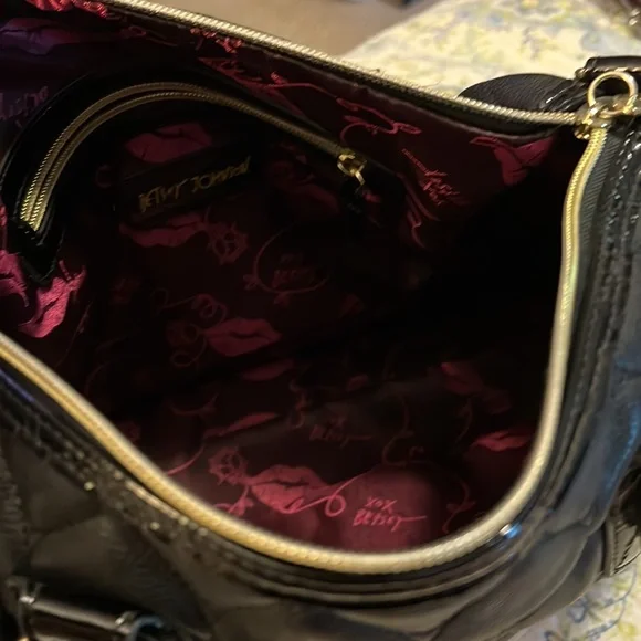Betsy Johnson black bag with hearts - Picture 3 of 4